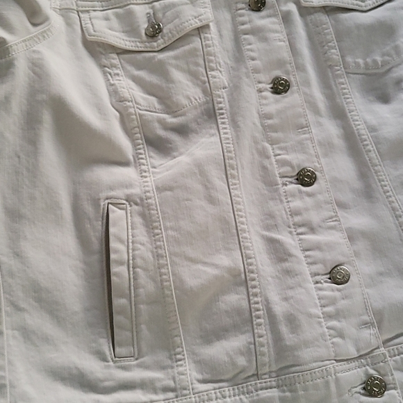White denim jacket 50" bust, 24"length, brand new - Picture 6 of 8
